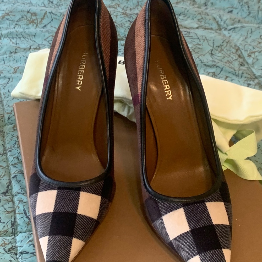 Burberry Dark Birch Brown and Cream Heels Very Good Condition 100% Authentic